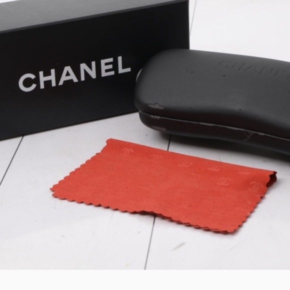 Authentic Chanel Vintage Frameless Sunglasses - Picture 4 of 12